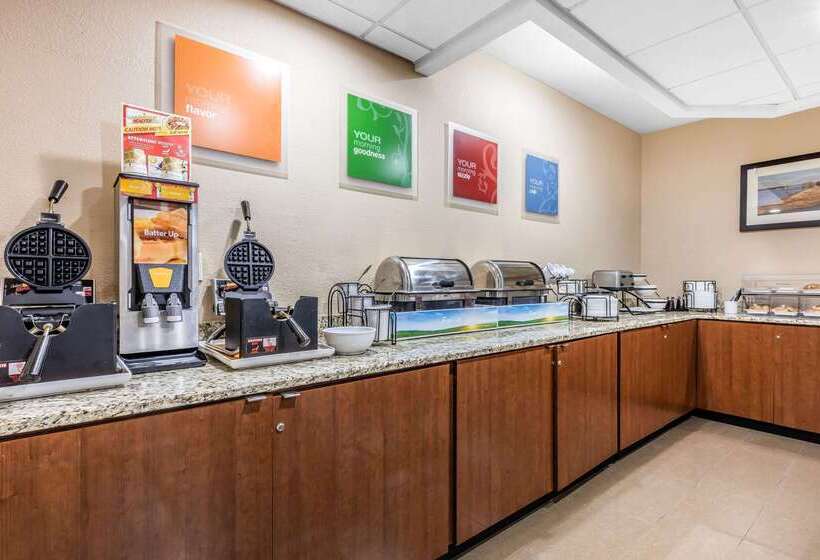 هتل Comfort Inn & Suites Airport American Way