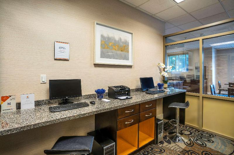 هتل Comfort Inn & Suites
