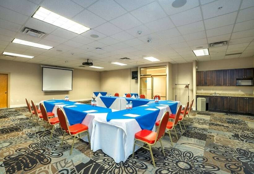 هتل Comfort Inn & Suites
