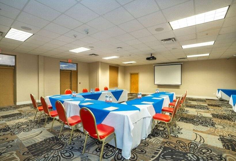 هتل Comfort Inn & Suites
