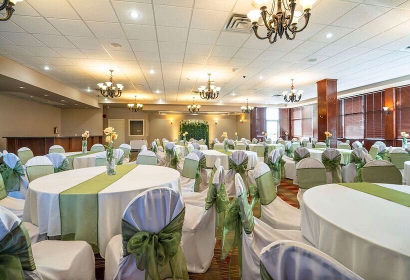 هتل Comfort Inn & Suites