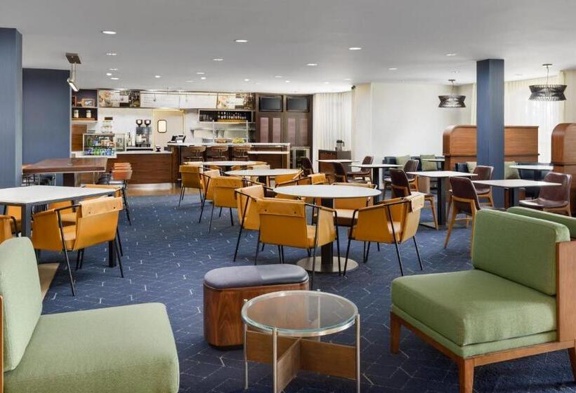 Отель Courtyard By Marriott Salinas Monterey