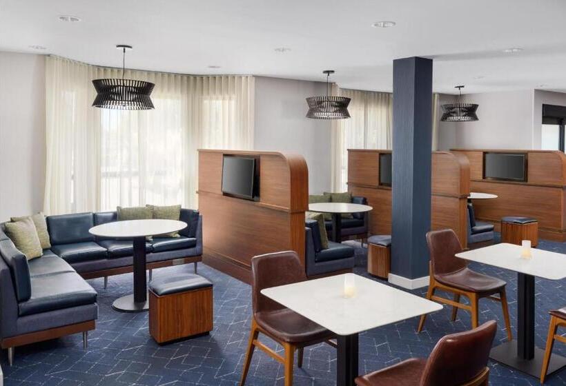Отель Courtyard By Marriott Salinas Monterey