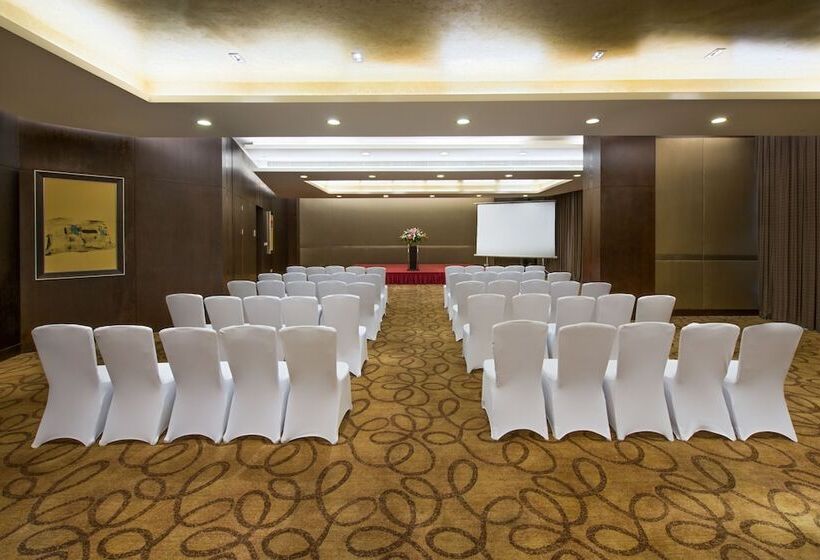 호텔 Crowne Plaza Shanghai Xiayang Lake, An Ihg