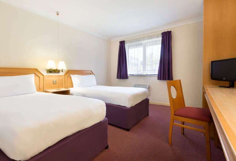 Fotos del hotel Days Inn Southampton Rownhams:  2