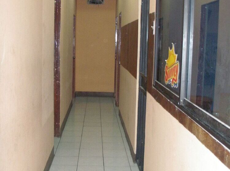 هتل Eloy Alfaro Hostel