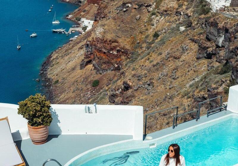 هتل Ikies Santorini