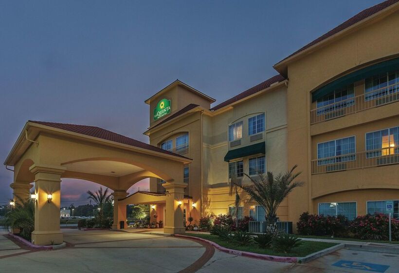 Отель La Quinta Inn & Suites By Wyndham Livingston