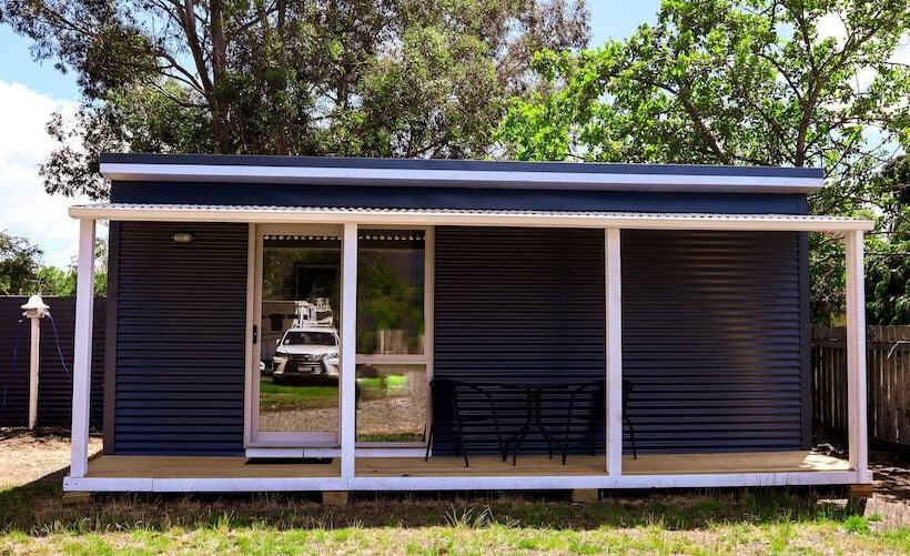 هتل Parklands Motorlodge & Holiday Park