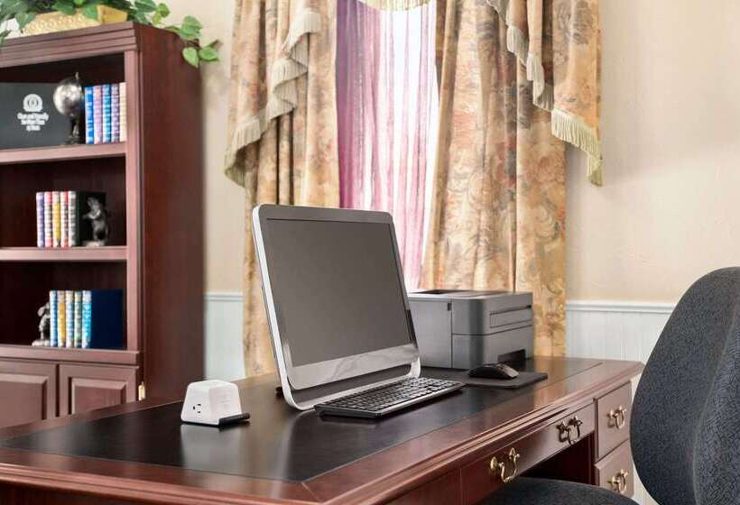 هتل Quality Inn Wenatchee Leavenworth