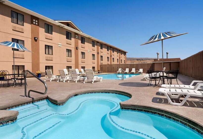 هتل Quality Inn Wenatchee Leavenworth