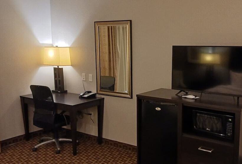 هتل Red Roof Inn & Suites Longview