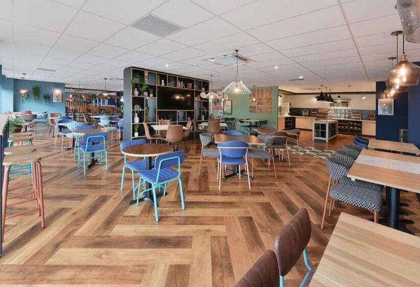 هتل Travelodge Birmingham Airport