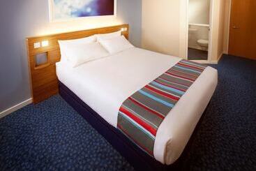 هتل Travelodge Manchester Upper Brook Street