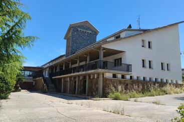 هتل Hostal Los Infantes