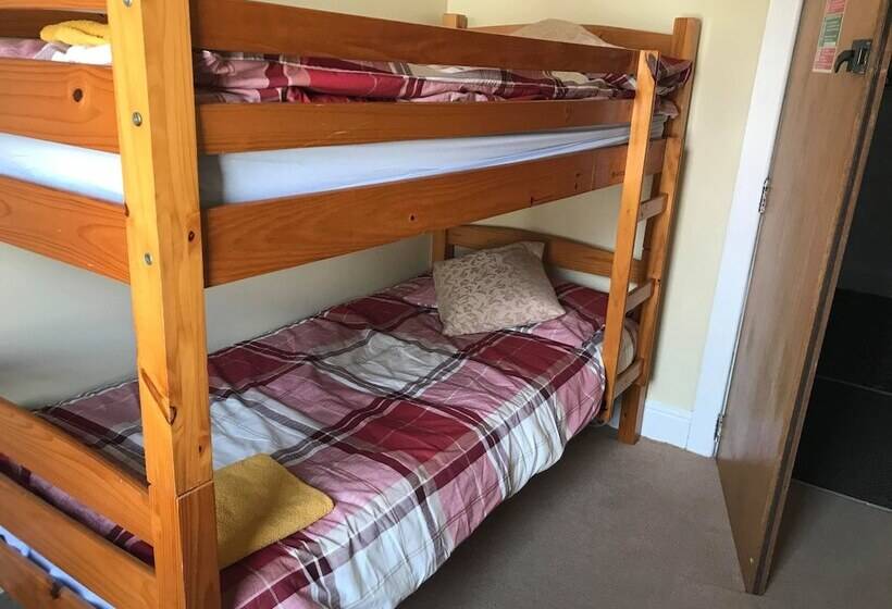تختخواب و صبحانه Lark Inn