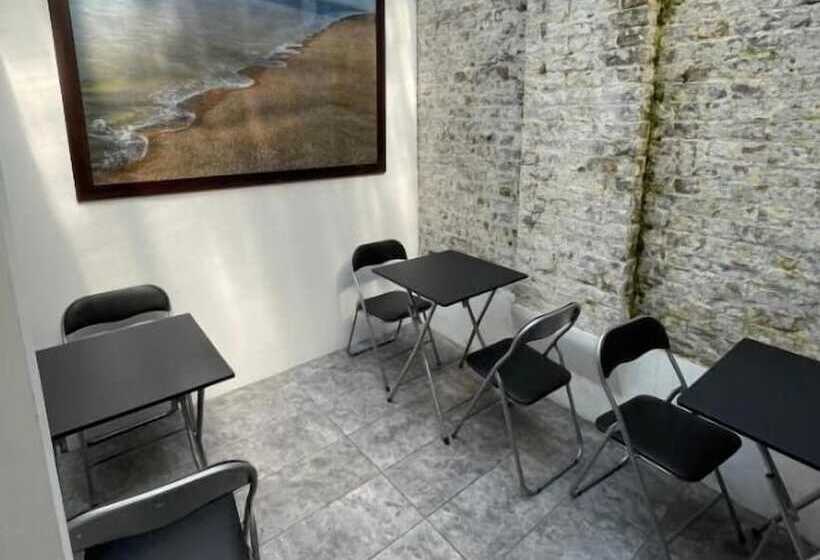 Hostel Alma