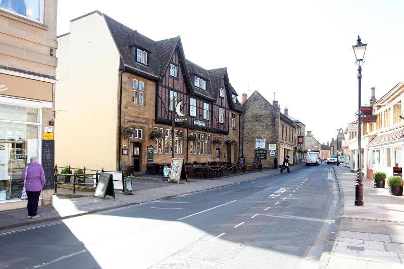 בית מלון כפרי Half Moon, Sherborne By Marston's Inns