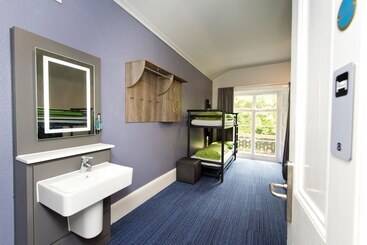 هاستل Yha Bath