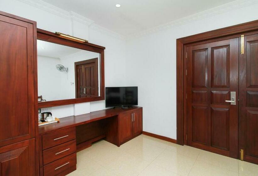 Отель Queensbury Malabe