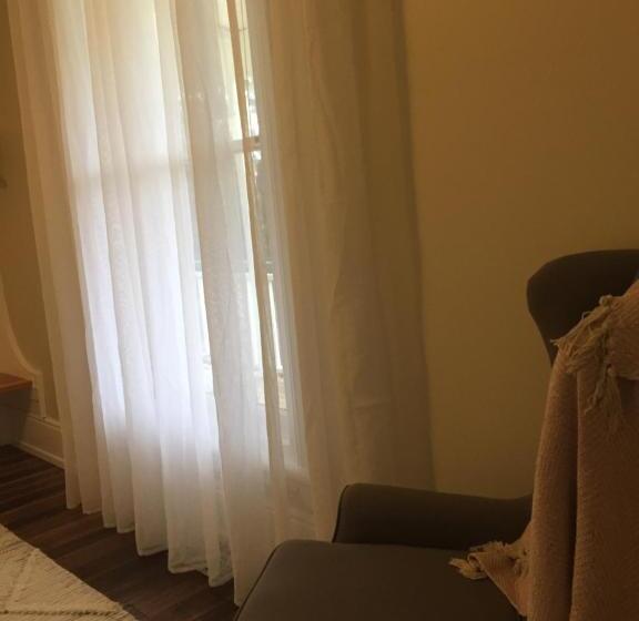 تختخواب و صبحانه Harrison House