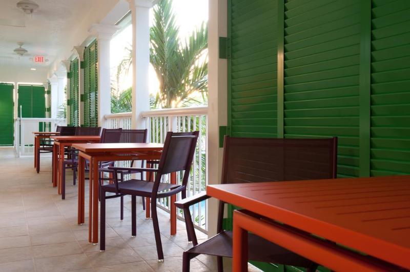 فندق Almond Tree Inn  Adults Only