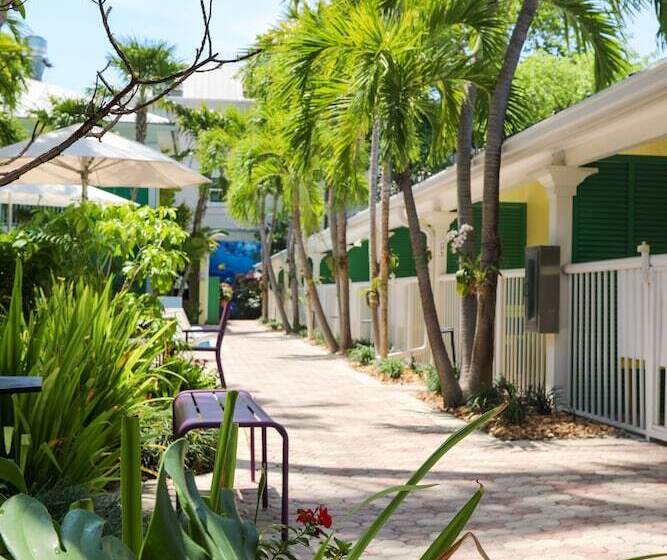 فندق Almond Tree Inn  Adults Only