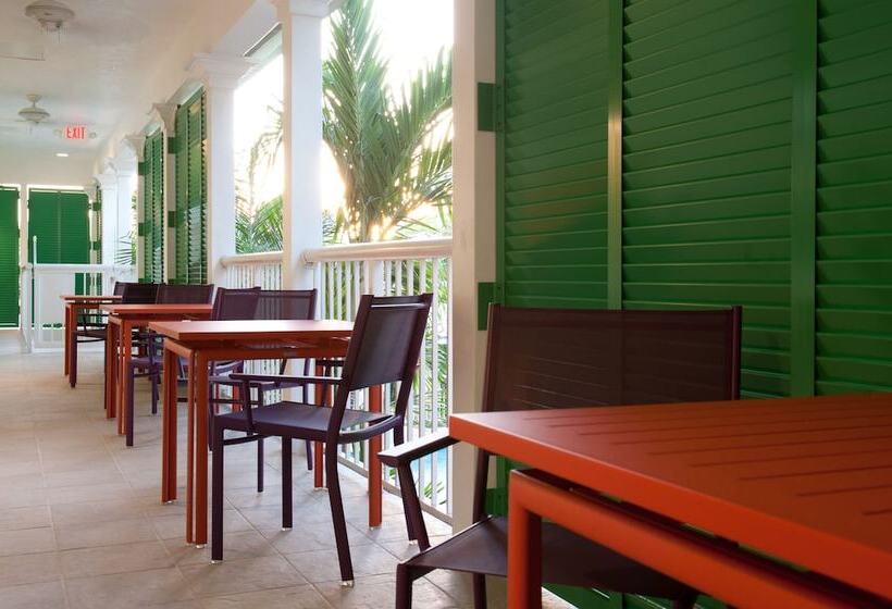 فندق Almond Tree Inn  Adults Only