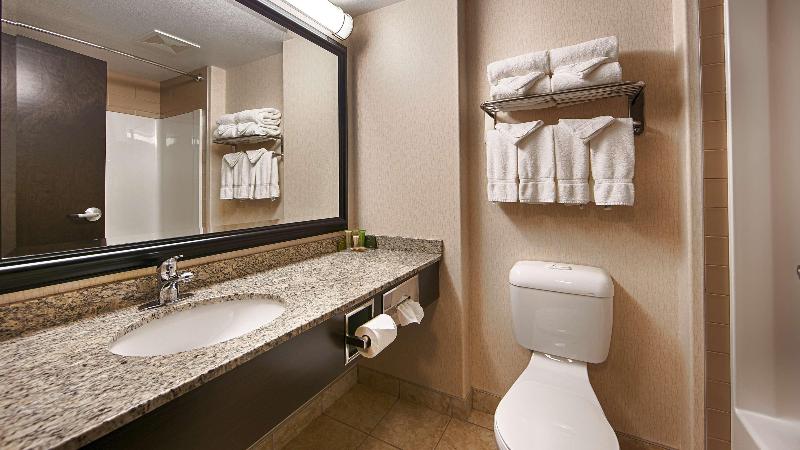 هتل Best Western Bonnyville Inn & Suites