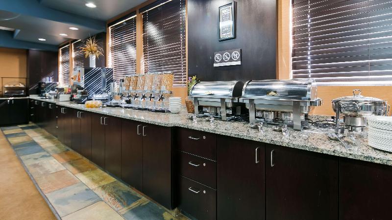 هتل Best Western Bonnyville Inn & Suites