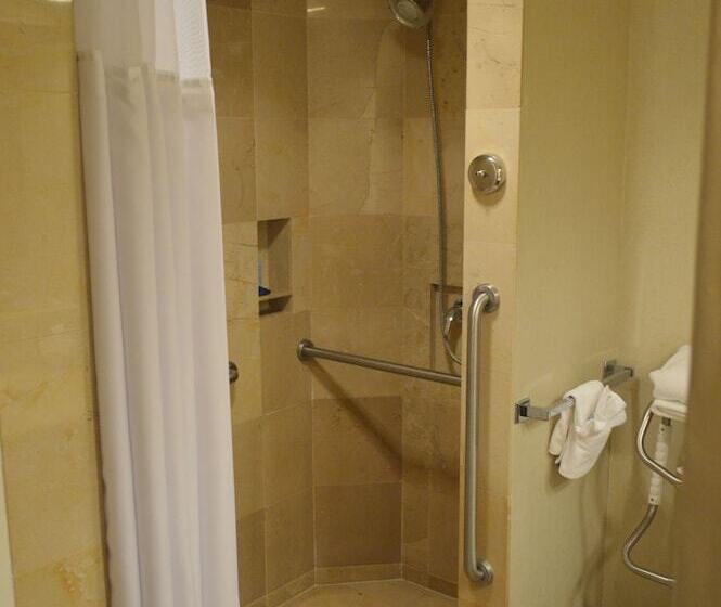 فندق Best Western Plus Nuevo Laredo Inn & Suites