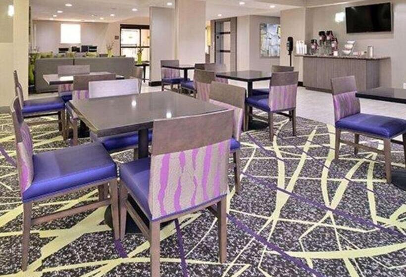 هتل Comfort Inn & Suites Frisco   Plano
