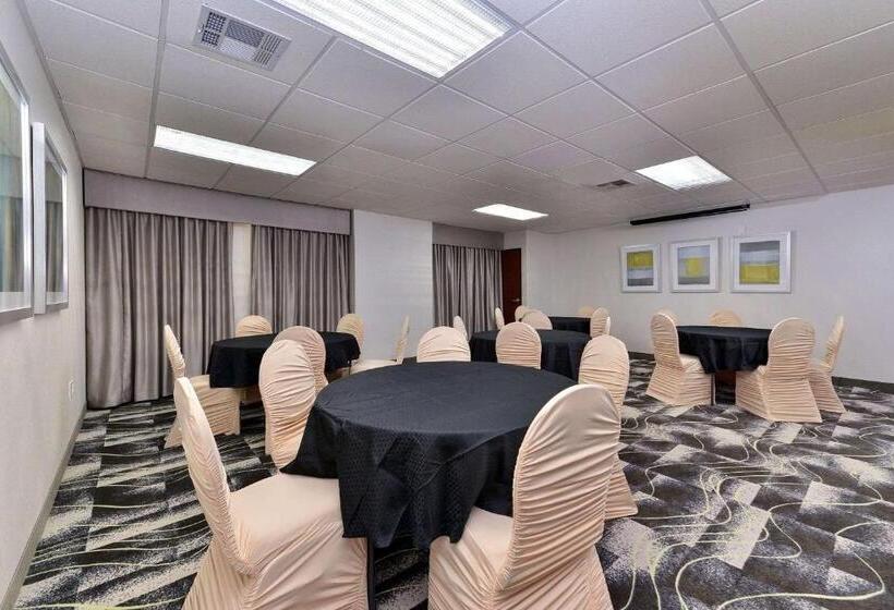 هتل Comfort Inn & Suites Frisco   Plano