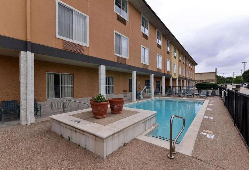 هتل Comfort Inn & Suites Frisco   Plano