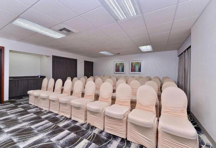 هتل Comfort Inn & Suites Frisco   Plano