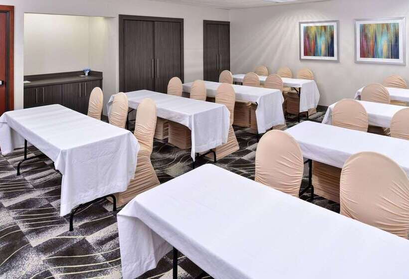 هتل Comfort Inn & Suites Frisco   Plano