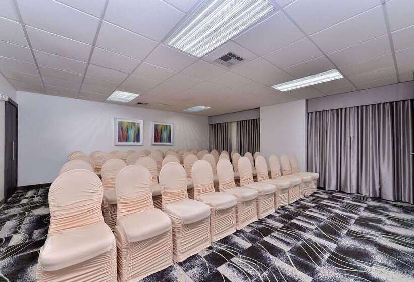 هتل Comfort Inn & Suites Frisco   Plano