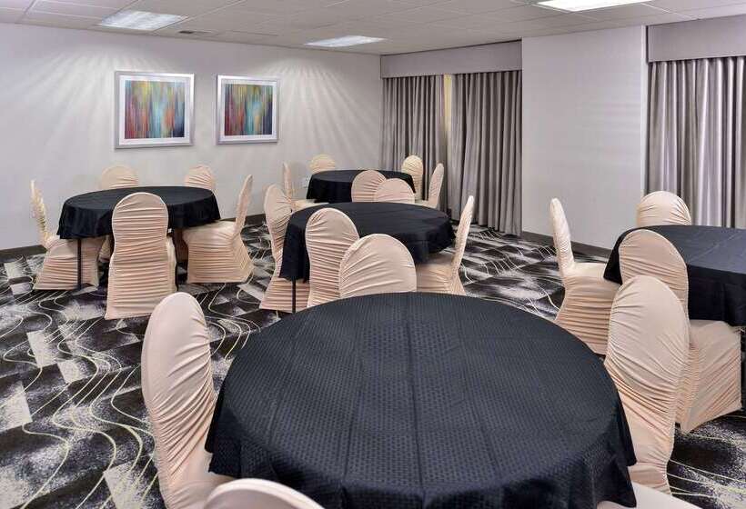 هتل Comfort Inn & Suites Frisco   Plano
