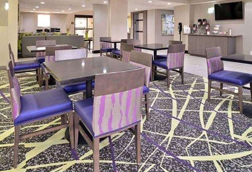 هتل Comfort Inn & Suites Frisco   Plano