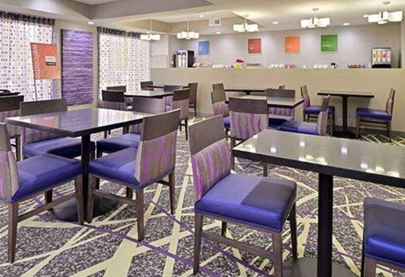 هتل Comfort Inn & Suites Frisco   Plano