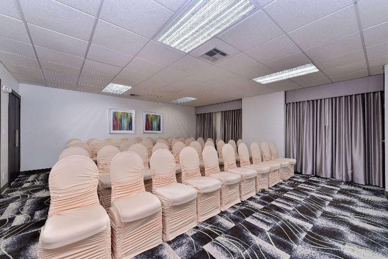 هتل Comfort Inn & Suites Frisco   Plano