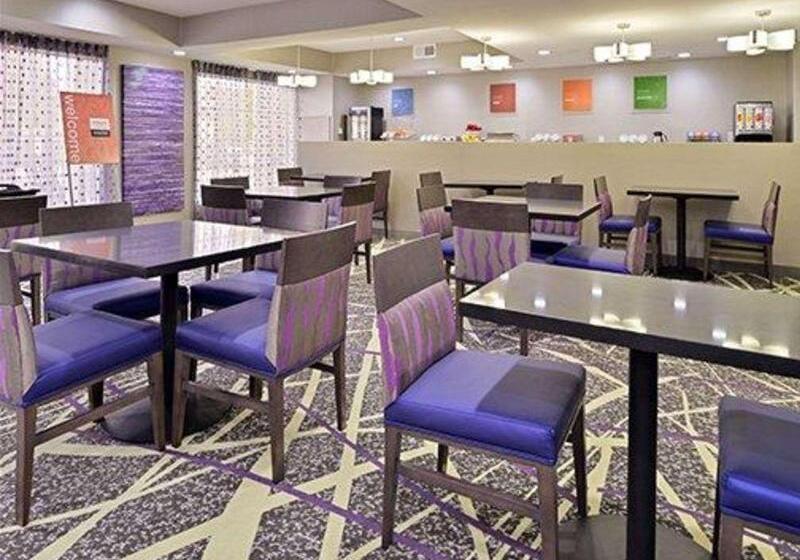 هتل Comfort Inn & Suites Frisco   Plano
