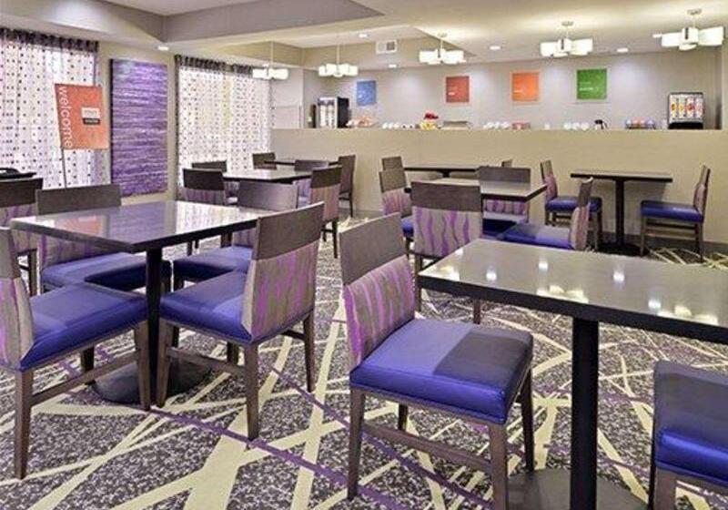 هتل Comfort Inn & Suites Frisco  Plano Frisco