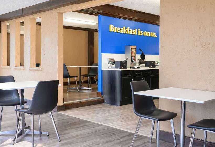 هتل Days Inn By Wyndham Fredericton