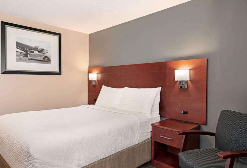 هتل Days Inn By Wyndham Fredericton