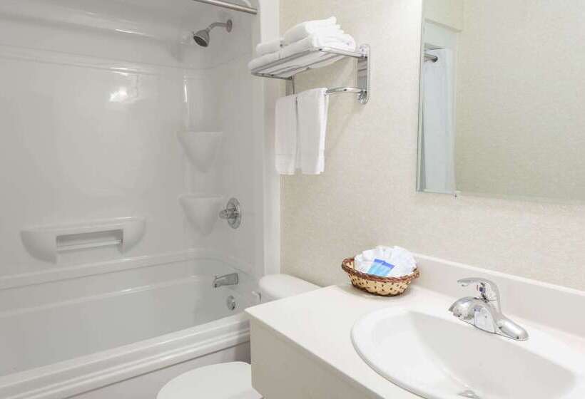 هتل Days Inn By Wyndham Fredericton