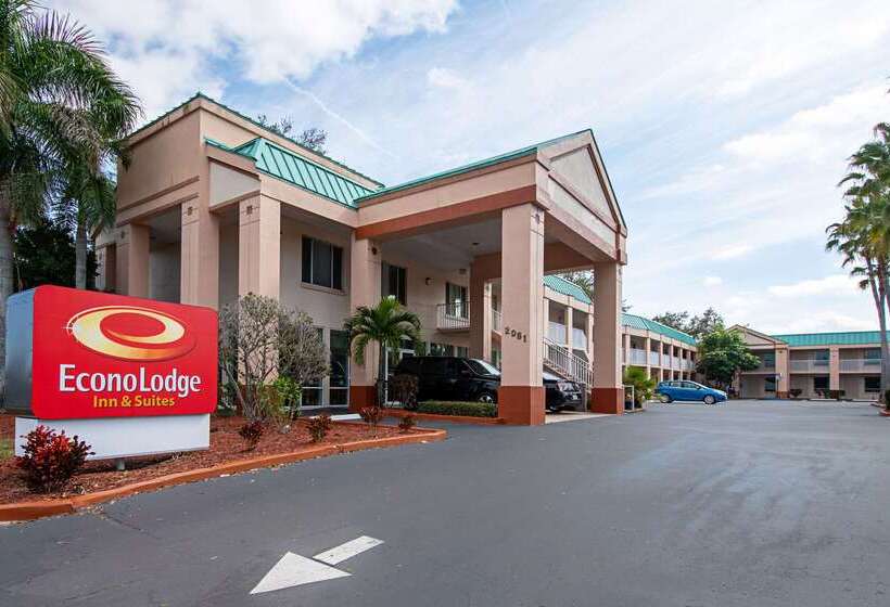 ホテル Econo Lodge Inn & Suites