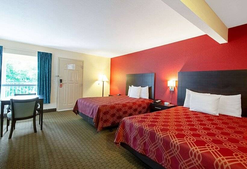 هتل Econo Lodge Inn & Suites