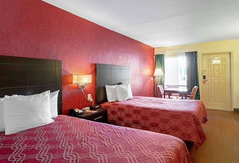 هتل Econo Lodge Inn & Suites