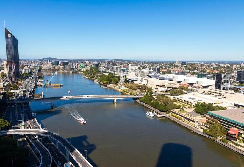 هتل Evolution Apartments